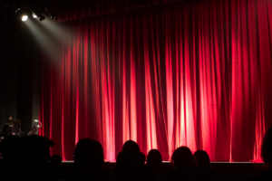 Scène de théâtre illuminée