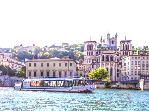 Velada en crucero con Lyon internacional