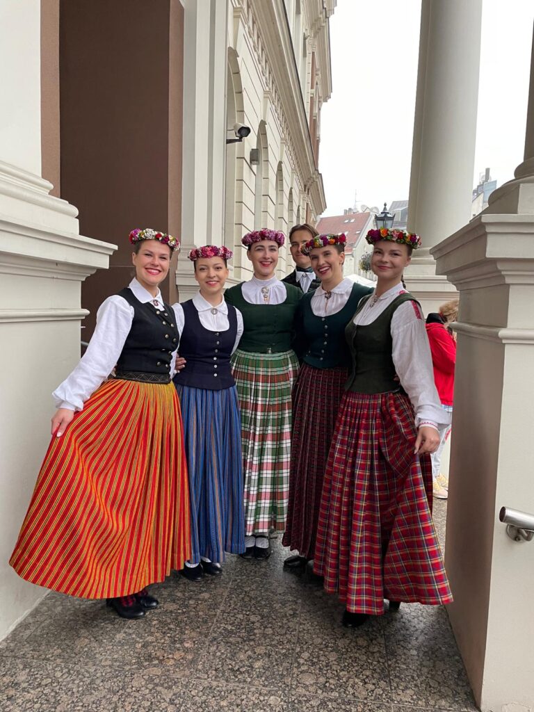Teachers wearing traditional Latvian clothing