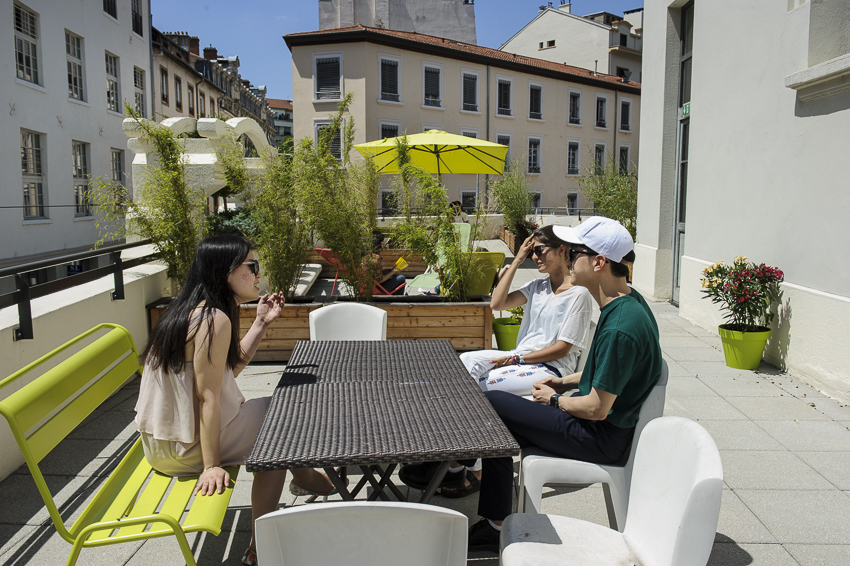 alliance française de lyon, terrasse, lyon, france, cours de français à lyon, cours de français, apprendre le français