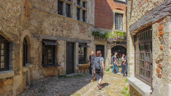 Visiter le village français de Pérouges