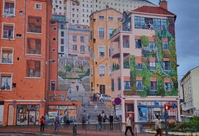 Les pentes de la Croix-Rousse et ses joyeuses fresques